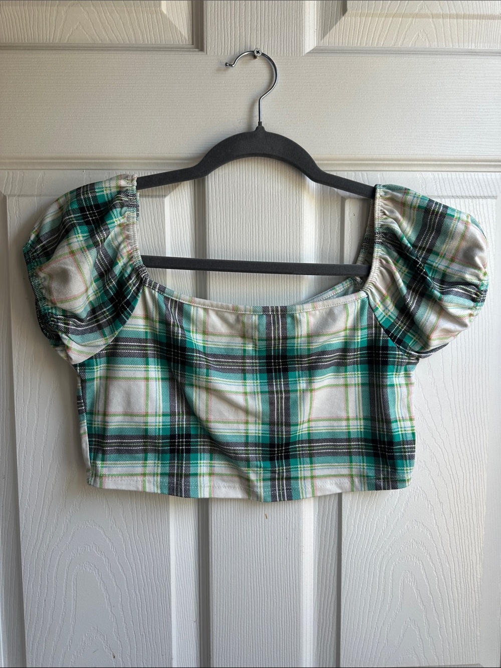 Charlotte Russe Green and White Plaid Puff-Sleeve Cropped Top